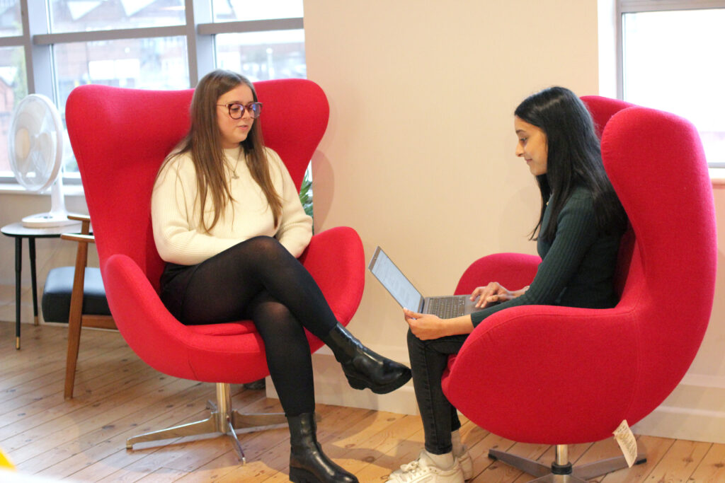 two female emplyees discussing